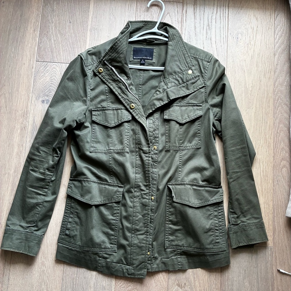 Banana Republic Army/utility style jacket, Khaki greeen, size Medium